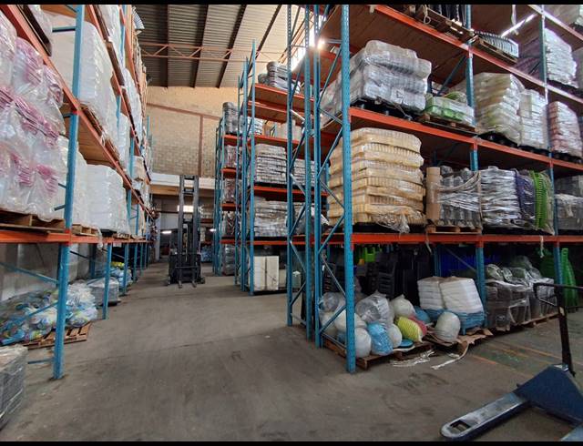 1,900M² WAREHOUSE TO LET IN HERIOTDALE